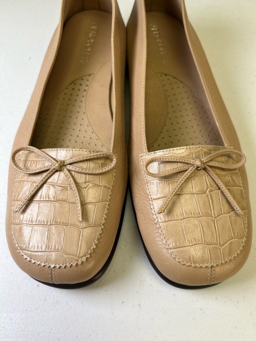 AEROSOLES Women's Tan Croc-Detail Leather Upper Loafers with Bow Size 9B - Picture 5 of 17